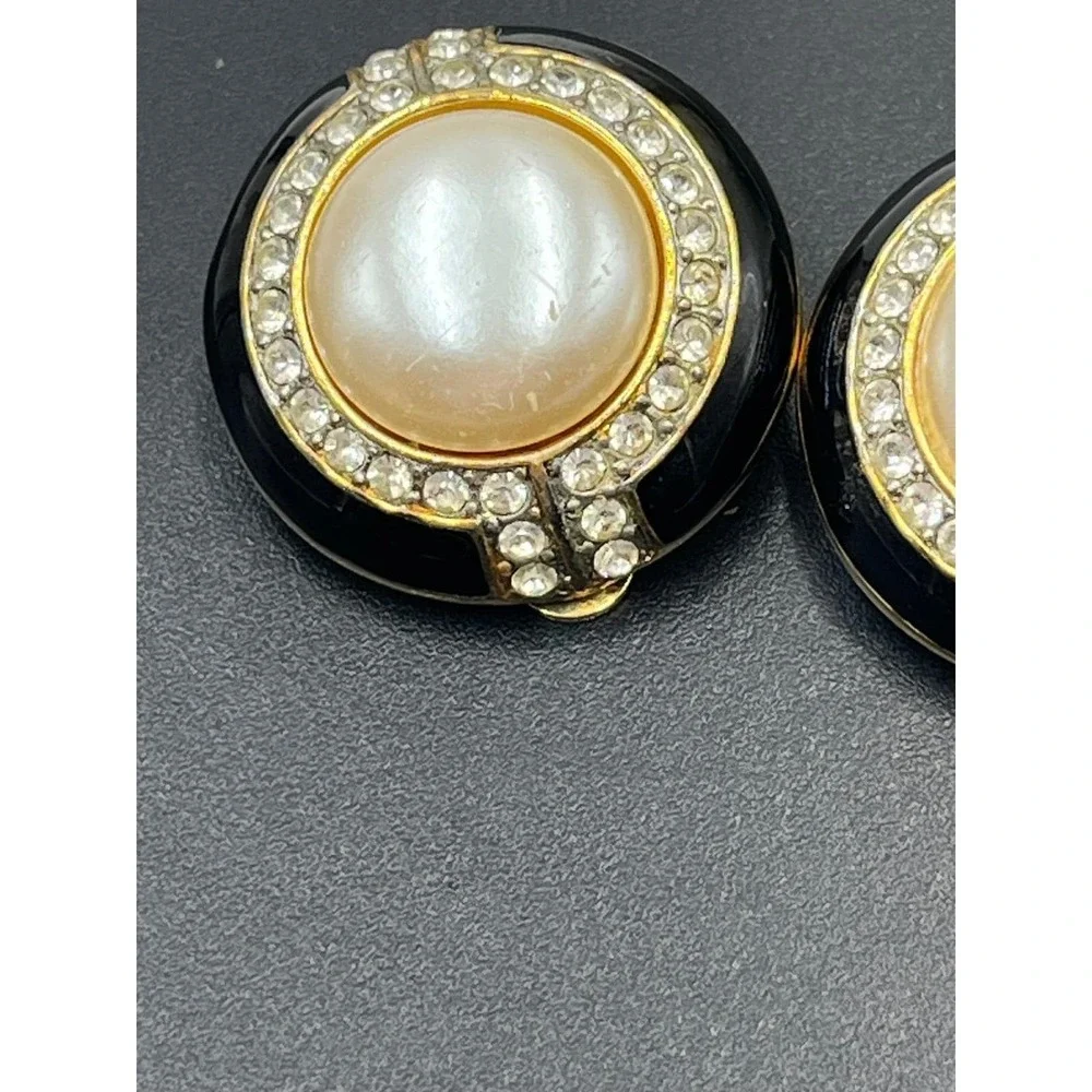 Kenneth Lane KJL Vinatge Pearl Rhinestone Black Enamel Gold Tone Clip on Earring - Picture 6 of 11